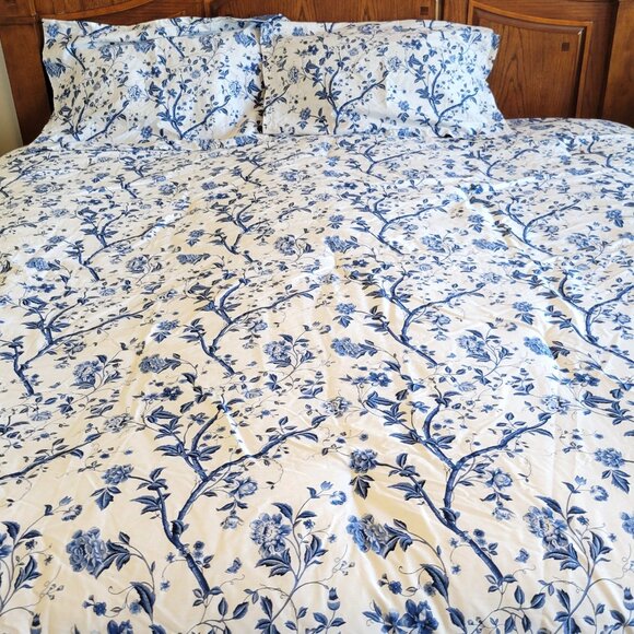 Laura Ashley Comforter + 2 Shams Queen Sz Veronica Reversible Floral White Blue - Picture 1 of 6